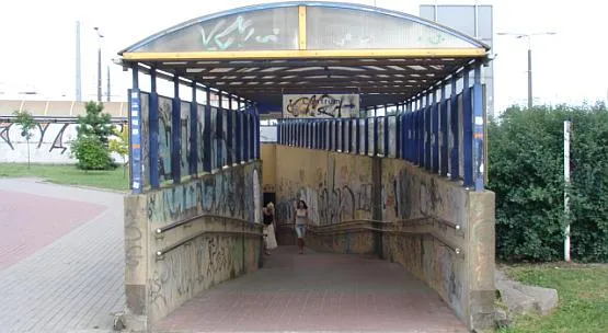 Paskudne wejście do tunelu przy przystanku SKM Wzgórze św. Maksymiliana zmieni się nie do poznania. Będzie nim można dotrzeć aż do Urzędu Miasta. 