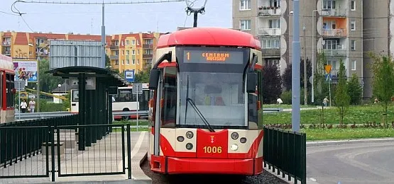 Punktualność motorniczych ma być powodem drażniących pasażerów "ucieczek" tramwajów. 