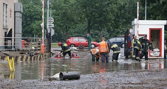 Strażacy interweniowali w niemal 70 miejscach na terenie Gdańska i Gdyni. Po wypompowaniu wody na ulicach zostało błoto.