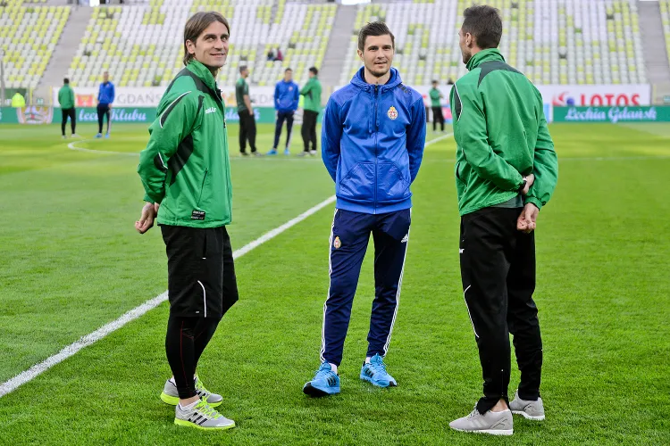Semirowi Stiliciowi (w środku) i Stojanowi Vranjesowi (z lewej) nie udało się wspólnie zagrać w reprezentacji Bośni i Hercegowiny. Może będą mieli taką szansę w przyszłym sezonie w Lechii?