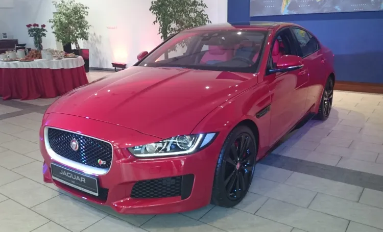 Jaguar XE w najmocniejszej wersji S. 