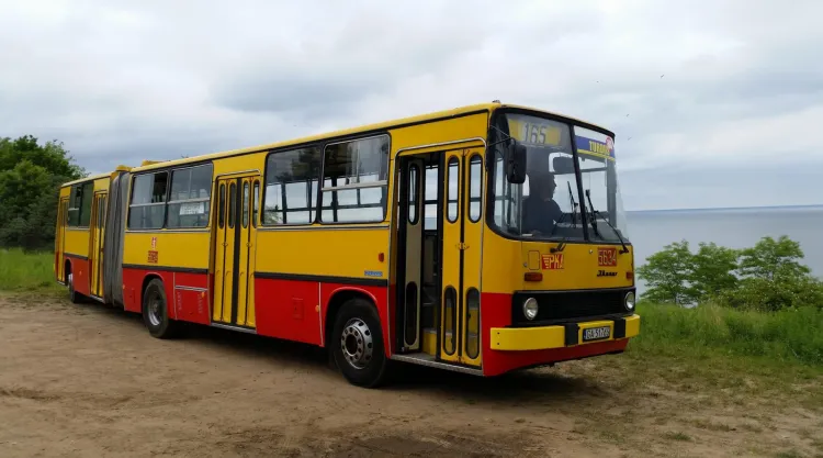 Przegubowy "Platynowiec" - tym autobusem planuje się podróż po miastach byłego NRD.