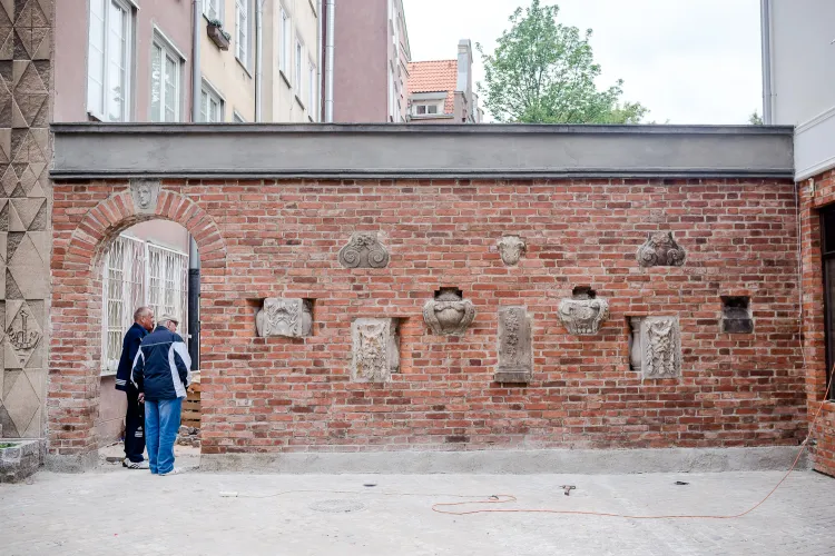 Ma 8 m długości i 3,75 m wysokości zamiast projektowanej 3,35 m. 