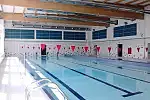 Od 1 lipca chętni będą mogli korzystać z basenu w szkole na Kokoszkach. Przez wakacje wstęp na pływalnię będzie wolny. 
