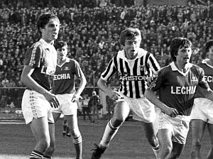 Andrzej Salach (pierwszy od lewej) grał m.in. w pamiętnych meczach w Pucharze Zdobywców Pucharów z Juventusem.