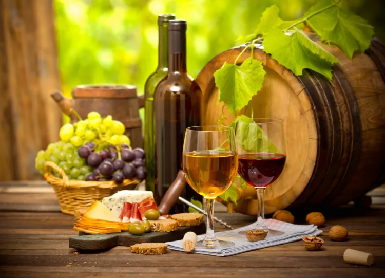 Sery to najczęściej wybierany dodatek do win. Coraz częściej jednak sięgamy po inne przystawki, takie jak mięsa i wędliny.