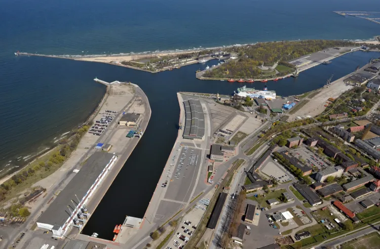 Wolny Obszar Celny w Porcie Gdańsk został otwarty w 1996 roku. Dotychczas WOC w Gdańsku zlokalizowany był jedynie u wejścia do portu, przy nabrzeżach WOC I i WOC II w Basenie Władysława IV.
