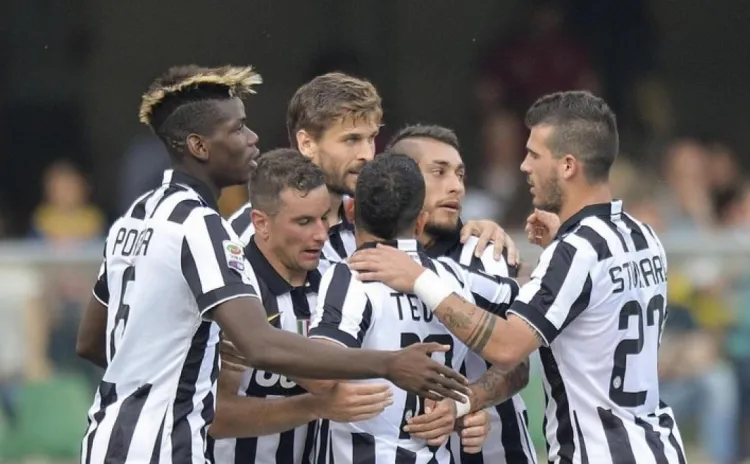 Juventus zmierzy się z Lechią towarzysko na PGE Arenie 29 lipca, czyli tak jak zakładały pierwotne ustalenia. Spotkanie rozpocznie się jednak prawie 4 godziny wcześniej niż planowano, gdyż kolidowało z meczami eliminacji Ligi Mistrzów. UEFA gwarantuje im wyłączność na daną godzinę, co ma związek z transmisjami telewizyjnymi.