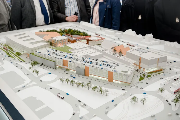 Makieta Forum Gdańsk. Budowa wersji centrum handlowego w skali 1:1 potrwa do końca 2017 r.