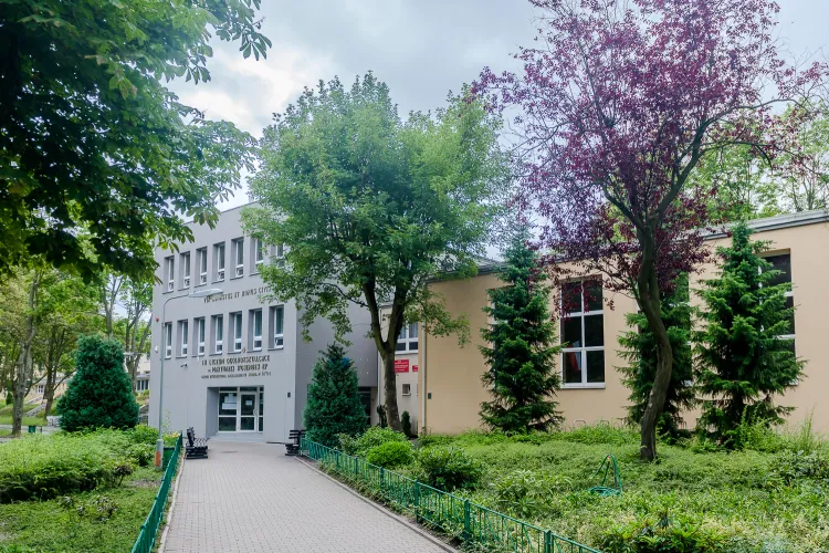 Wysokimi wynikami, najwyższymi w Trójmieście, może pochwalić się Gimnazjum nr 24 w Gdyni, działające przy III LO. 