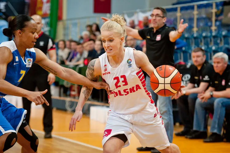 Angelika Stankiewicz była już sprawdzana w pierwszej reprezentacji Polski. W kadrze do lat 20 pomogła biało-czerwonym awansować do ćwierćfinału. W spotkaniu z Łotwą zapisała na swoim koncie aż 30 pkt.
