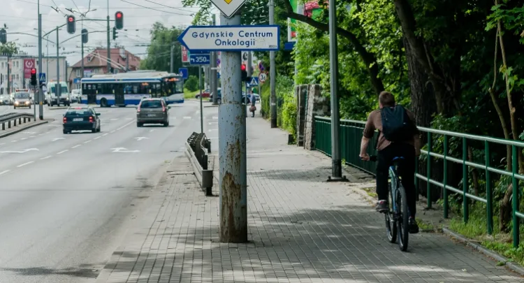 W Gdyni dzięki projektowi trasy R-10 uda się "załatać" dziury, m.in. jak ta na al. Zwycięstwa w okolicy Wielkopolskiej.