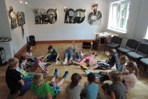 W Domu Kultury Wyspa Skarbów do końca lipca trwają zajęcia dla dzieci Akcja Lato. Tu podczas zajęć wokalnych.  
