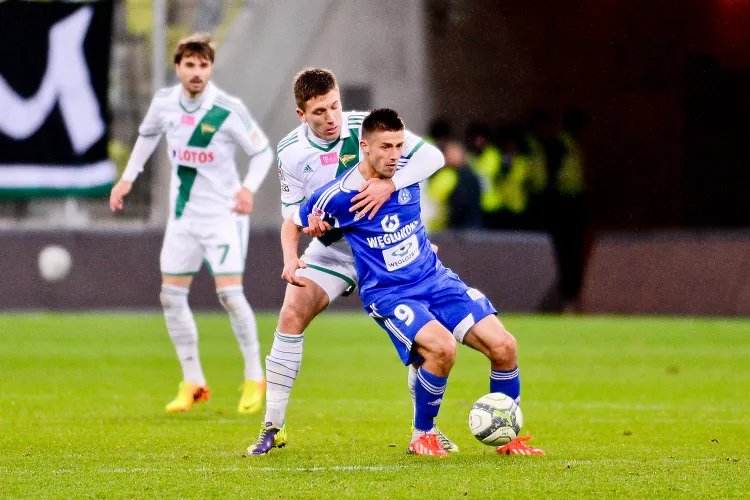 Grzegorz Kuświk w 131 meczach w ekstraklasie strzelił 33 gole w barwach Ruchu Chorzów i GKS Bełchatów. Do Gdańska 28-letni napastnik może trafić na zasadzie wolnego transferu. 