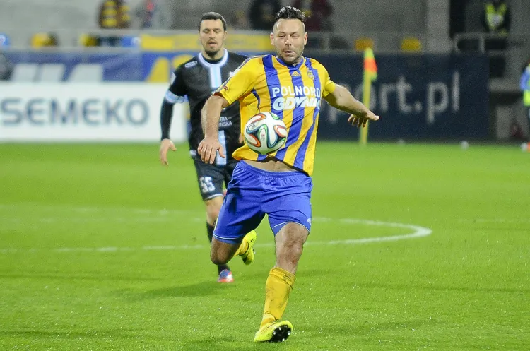 Paweł Abbott w poprzednim sezonie w 16 oficjalnych meczach w pierwszej drużynie Arki strzelił 2 gole. Co ciekawe bramki zdobywał w pierwszym meczu w każdej rundzie w Gdyni. 