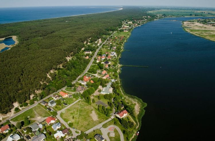 Wyspa Sobieszewska ma 37 km kw. powierzchni i jest trzecią pod względem wielkości wyspą polskiego pobrzeża. Co ciekawe, jest ona jedną z dzielnic Gdańska, oddaloną zaledwie 15 km od centrum.