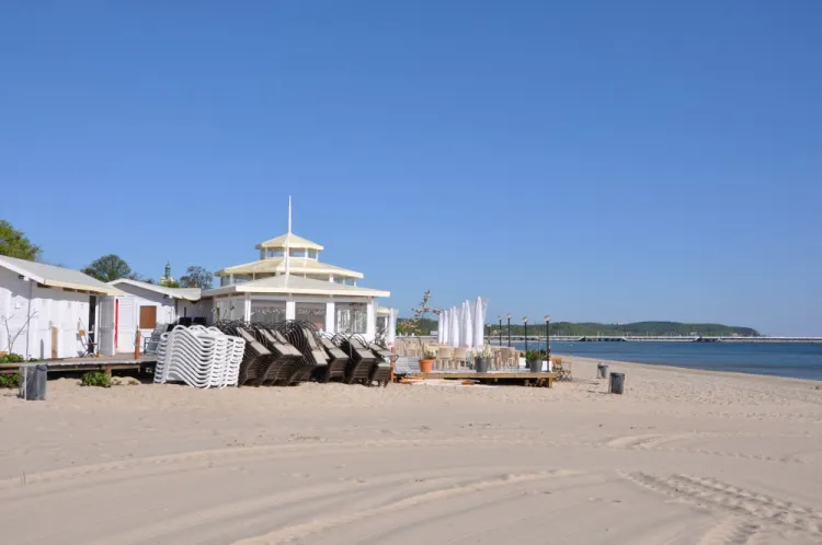 Oprócz obiektów sezonowych, jak ten na zdjęciu, na sopockiej plaży będą mogły powstać dwa obiekty działające przez cały rok.