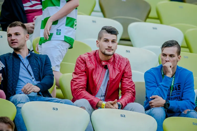 Antonio Colak (w środku) mecz z Cracovią oglądał z trybun PGE Areny razem z Donastasem Kazlauskasem (z lewej) i Lukasem Haraslinem (z prawej). Lechia wreszcie przyznała, że nie wykupiła napastnika z Norymbergi.