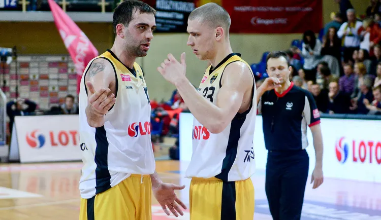 Michał Michalak (z prawej) wybrał inną drogę niż Marcin Stefański, który przez kolejny rok będzie występował w sopockiej drużynie.