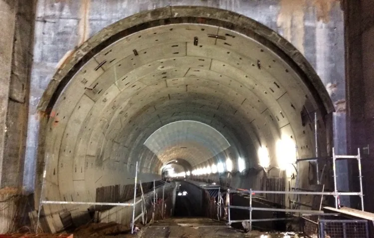 Wjazd do pierwszej nitki tunelu pod Martwą Wisłą od strony Węzła Marynarki Polskiej.