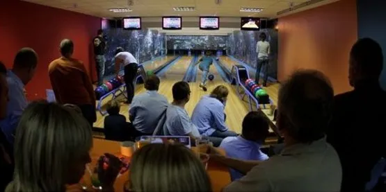 Bowling w U7 może być pomysłem na wspólne aktywne spędzenie czasu z rodziną i przyjaciółmi.