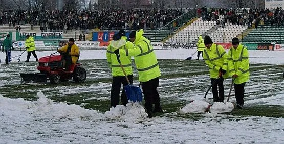 Ostatni mecz ligowy w Gdańsku opóźnił się wyłącznie z powodu nadmiaru śniegu?