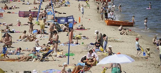 Jedna z gdańskich plaż, na których wypoczywają najszczęśliwsi mieszkańcy polskich metropolii
