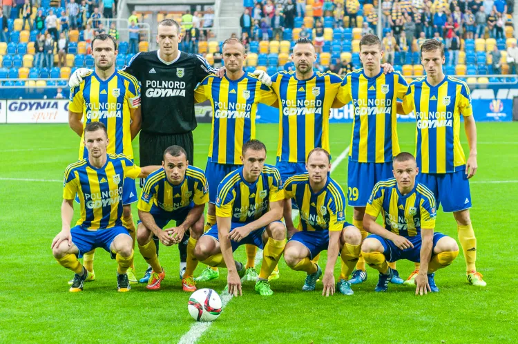 W tym składzie Arka Gdynia rozpoczęła sezon 2015/16. Ci piłkarze, którzy się w nim nie zmieścili, o swojej wartości mogli przekonać szkoleniowców podczas niedzielnego sparingu z Kaszubią Kościerzyna. 