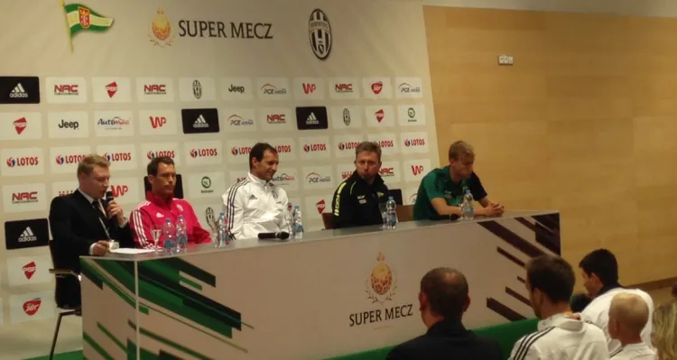 W środę rano na PGE Arenie odbyła się konferencja prasowa z udziałem m.in. trenerów Juventusu Turyn i Lechii Gdańsk.