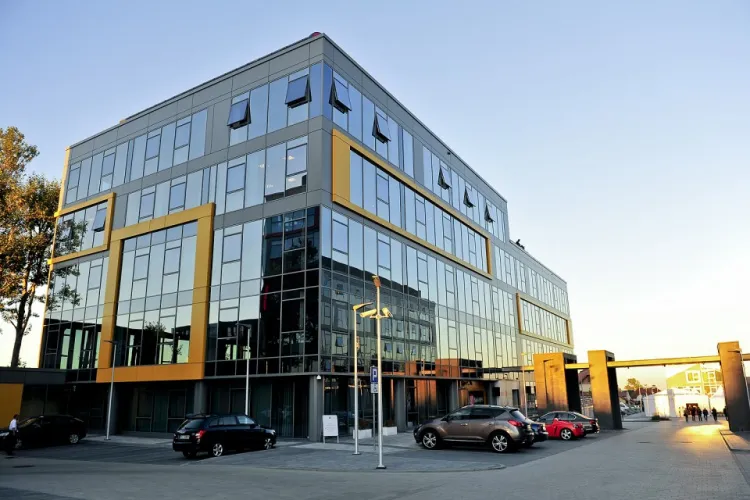 Latem 2013 roku władze banku BPH podjęły decyzję o przeniesieniu siedziby do Gdańska.