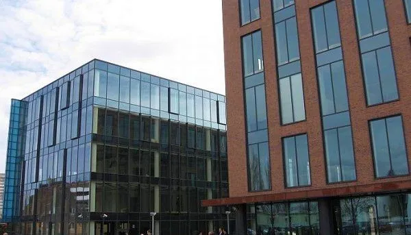 Arkońska Business Park to zespół pięciu budynków biurowych o łącznej powierzchni biurowej 26 650 m kw.
