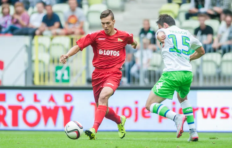 Lukas Haraslin nie znalazł się nawet w gronie 21 piłkarzy, którzy wyruszyli na trzy wyjazdowe mecze Lechii. Słowak, pozyskany z Parmy, na razie musi zadowolić się tym, że był najlepszym piłkarzem III-ligowych rezerw w sparingu w Chwaszczynie. 