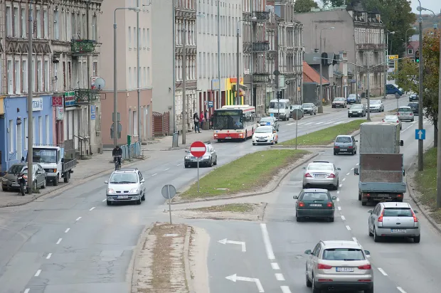 Remont na kilometrowym odcinku Traktu św. Wojciecha potrwa do końca listopada. Do tego czasu kierowcy muszą liczyć się z dużymi utrudnieniami w ruchu. 