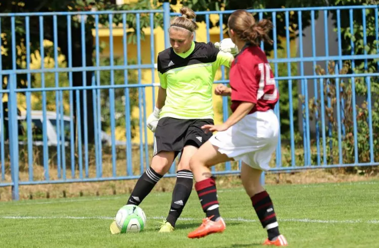 Magda Kołacz (na zdjęciu) to pewny punkt w zespole Sztormu. Bramkarka razem z koleżanką z drużyny Klaudią Kamińską otrzymała właśnie powołanie do kadry U-19 na towarzyskie mecze z Portugalią.