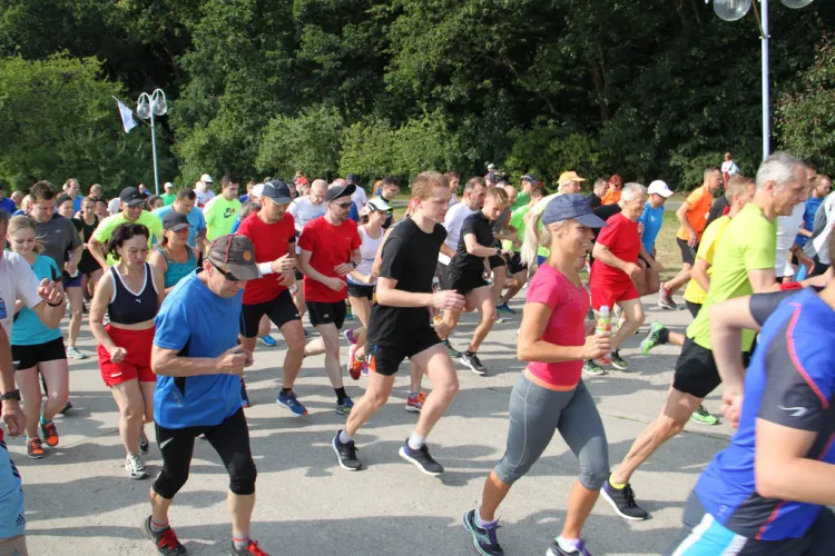 Ze względu na Maraton Solidarności, Parkrun w Gdyni rozpocznie się godzinę wcześniej niż zazwyczaj. Początek sobotniego biegu na 5 km już o godz. 8. W Gdańsku tradycyjnie zawody rozpoczną się o godz. 9.