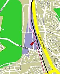 Droga Różowa stanowi alternatywę dla al. Zwycięstwa. Łączy centrum Gdyni z Orłowem. 