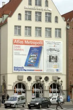Przy Targu Drzewnym w Gdańsku mieści się główna siedziba Polski Dziennika Bałtyckiego.