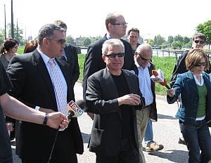 Od lewej: Nimrod Tavi, prezes Landmark Group, Daniel Libeskind, prezydent Gdańska Paweł Adamowicz i jego zastępca Wiesław Bielawski.