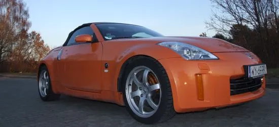 Nissan 350Z - pomarańczowy roadster za nieco ponad 200 tysiecy złotych