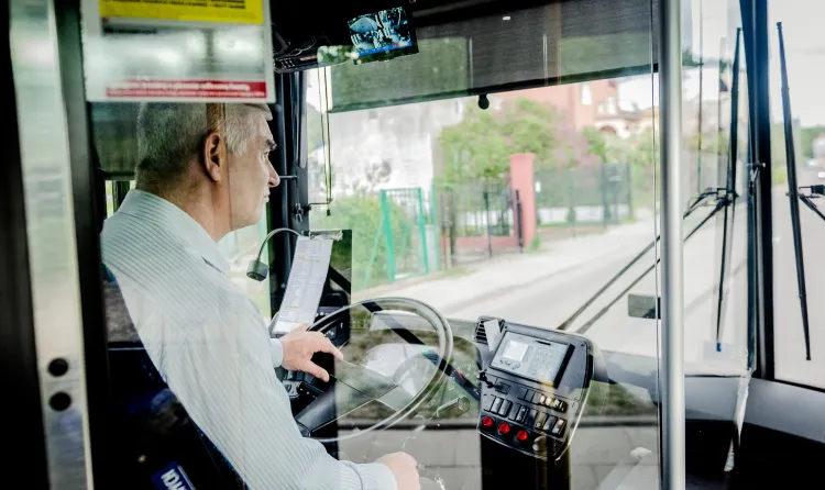 Zakup biletów u kierowców powoduje czasami opóźnienia autobusów i trolejbusów. Nierzadko także stresujące sytuacje, bo nie wszystkie bilety kierowcy mają w sprzedaży.