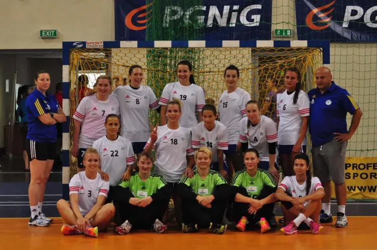 Szczypiornistki Vistalu ukończyły turniej w Elblągu na trzecim miejscu.