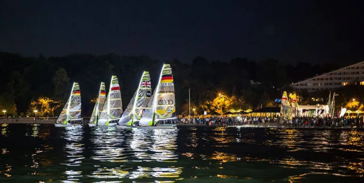 Nocne żeglowanie to tradycja regat 49er Grand Prix Gdynia.