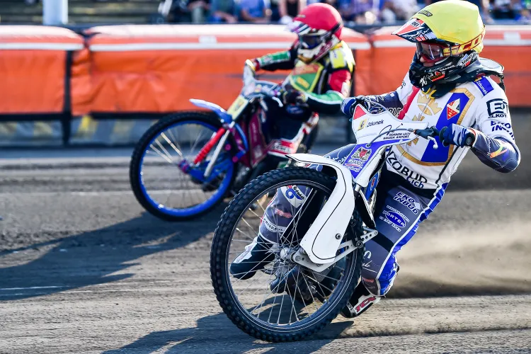 Dominik Kossakowski (kask żółty) zajął 6. miejsce w finale Srebrnego Kasku. To przyzwoity wynik, choć wygrana miesiąc temu w półfinale rozbudziła apetyt na podium.