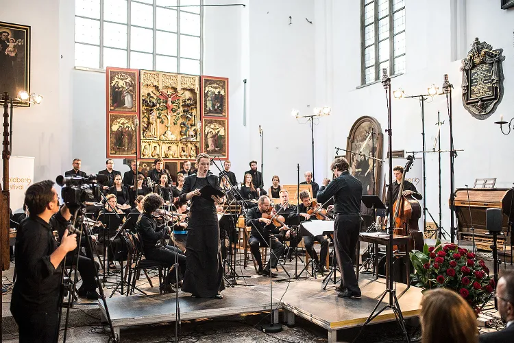 W niedzielne popołudnie w kościele św. Trójcy Goldberg Baroque Ensemble, chór oraz soliści pod dyr. Andrzeja Szadejki zaprezentowali sześć kantat pochodzących ze zbiorów PAN Biblioteki Gdańskiej. 