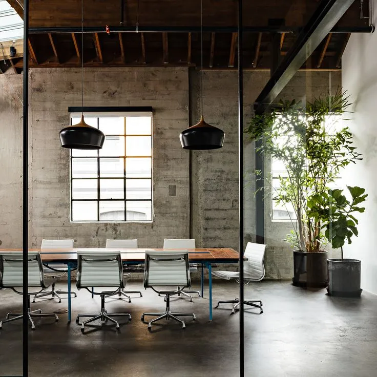 Nowoczesne biuro coraz częściej staje się miejscem nie tylko funkcjonalnym, ale również odzwierciedlającym najnowsze tendencje w projektowaniu.