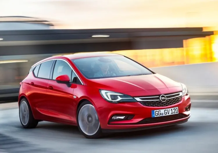Nowy Opel Astra V. W dobrej cenie. 