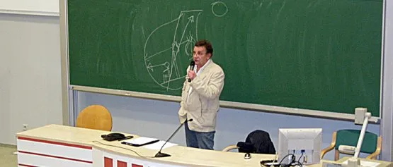 Prof. Cezary Wodziński, który gościł w Akademii 30+ w listopadzie ub.r., dokonał nowatorskiej próby odczytania najsłynniejszej metafory filozoficznej &#8211; Platońskiej paraboli jaskini. 
