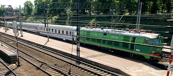 Dzięki modernizacji trasy kolejowej E-65 pociagi będą wjeżdżały do Gdyni od strony Gdańska z prędkością 60 km/h, a nie tak jak dziś - 40 km/h.