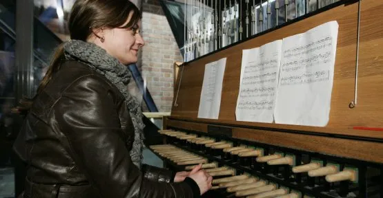 Za klawiaturą gdańskiego carillonu zasiadła wczoraj Monika Kaźmierczak.