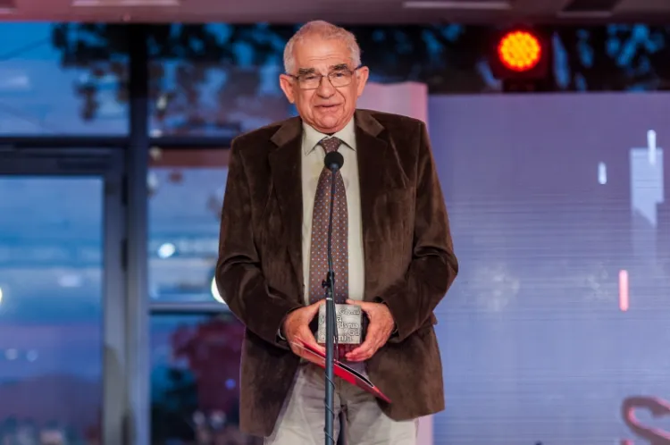 Wiktor Dłuski otrzymał nagrodę za przekład na język polski "Martwych dusz" Mikołaja Gogola. 